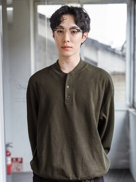 カートバイハイジ(Kurt by Heidi) センターパート×ショートマッシュ×パーマ