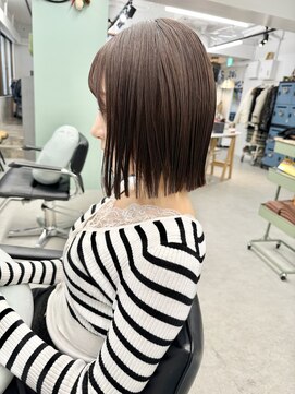 ヒビヲ(HIBIO) ショートボブ タッセルボブ 切りっぱなしボブ　ブラウンベージュ