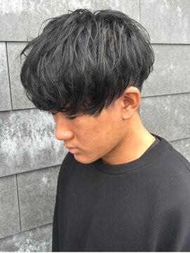 ヒュイル バイ ニアウ(Hwyl by Niau) メンズマッシュセンターパートスパイラルパーマニュアンスパーマ