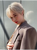 ミニウルフホワイトグレージュレイヤーカット大人ショート美髪