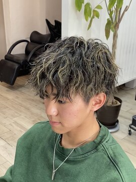 アイヴィー 池袋(IVY) 黒金ハイライトマッシュのゆる波セット[メンズ/池袋東口駅前]