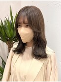 ピンクベージュレイヤーボブニュアンスカラー外ハネボブショート