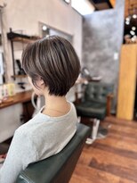 ブランチ シカ(branch.cica)&nbsp;白髪ぼかしハイライト×丸みショート