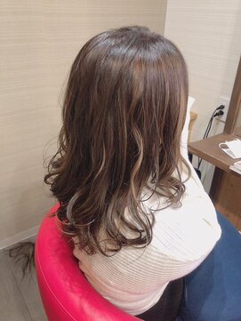 セルフィッシュヘアー(Selfish hair) セミロング×ハイライト