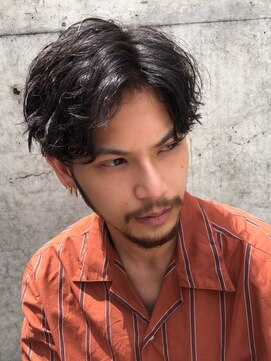 フィフス(fifth) ツイストパーマ　サイドグラデーション ツーブロックコンマヘア