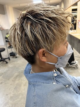 ヒュイル バイ ニアウ(Hwyl by Niau) メンズマッシュパーマダブルカラーメンズカラーニュアンスパーマ