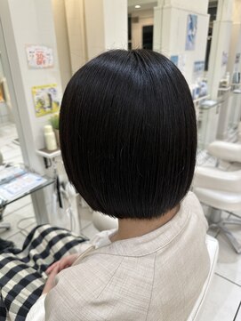 エクリフルール(equri fleur) 【目黒】20代 30代 40代 ストレート切りっぱなしボブ