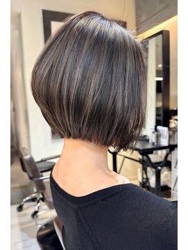 トルネード(TORNADO) 外国人風ボブ　前下がりレイヤーボブ軽め　n7.4.17