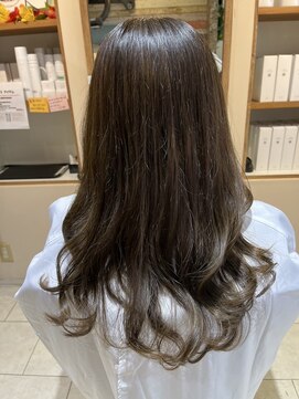 アウラニヘアーリゾート(AULANI Hair Resort) オリーブベージュカラー