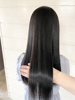 技術×人間性で支持多数！髪のダメージを最小限に抑えた施術で、仕上がり満足◎《四条烏丸1分》