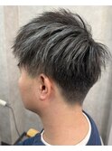 シルバーハイライト×ネープレスマッシュショート