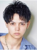 フェザーパーマ/ブルーブラック/刈り上げセンターパート[新宿]