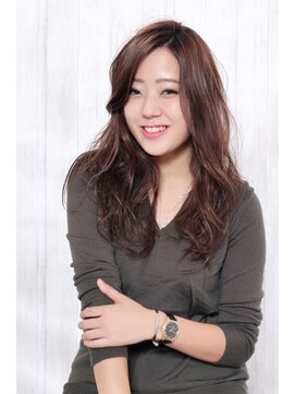 フィールエー レキシントンプラザ店(feel.a) ネオヴィンテージカラーで作るゆるふわロングヘア