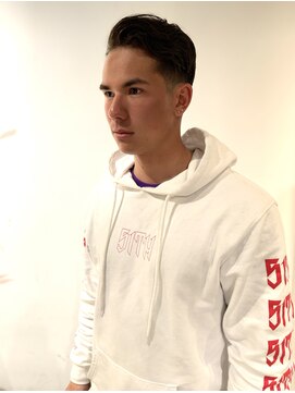 メリケンバーバーショップ コウベ(MERICAN BARBERSHOP KOBE) コンマヘアショートレイヤーかき上げパーマトランクスヘア