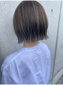 くびれショートボブ×ハイライトカラー