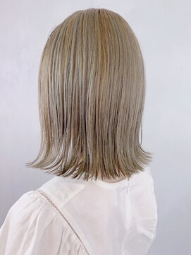 アイティーバイアルバム 松戸店(IT by ALBUM) ハイライトシルバーベージュ_くびれヘアビタミンカラー_ba341631