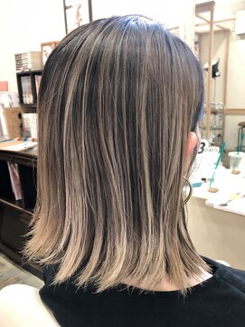 ウォンク(WONK.) [WONK.} 外はねボブ ナチュラルバレイヤージュ