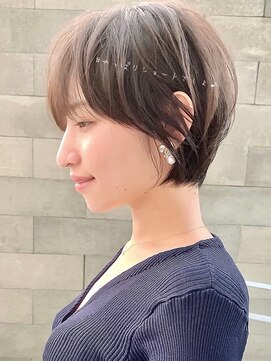 ビュー フクオカ(VIEW FUKUOKA) 大人かわいい美髪ホワイトグレージュ ネビージュショートボブ