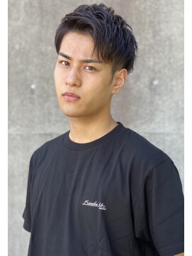 フランクスバーバーザスタンド(Frank’s barber the stand) アップバング刈り上げツーブロック癖毛風パーマ