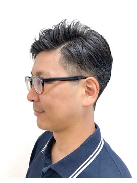 黄ぐまくん美容室 メンズ　ツーブロック　サイドパート