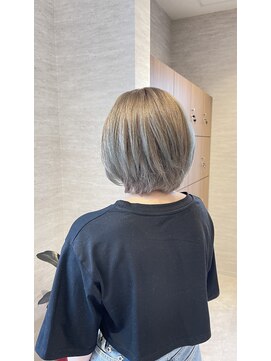 コンティバイミラートーク(CONTY by MIRROR TALK) ハイトーン/ブリーチあり/ボブ