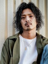 【ハードツイストスパイラル＋センターパートウルフ】