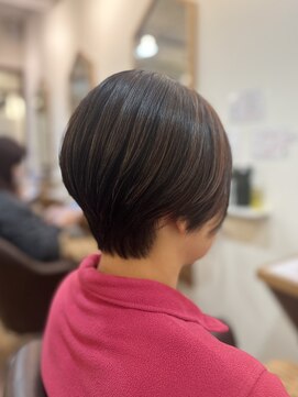 フリージア(freesia) ショート/ヘッドスパ/白髪染め