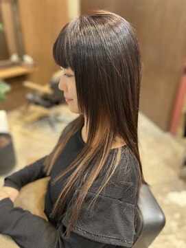 リップス ヘアー(Lips hair) ストレートロングヘアのインナーカラー♪