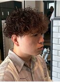 波巻きスパイラル　プードルパーマ　外国人風　ブラウンカラー