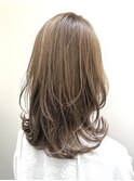 ミディアムレイヤーカット/グレージュカラー