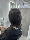 外ハネミディアム×グレージュ
