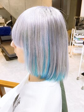 ホワイトシルバーにインナー水色ブルーデザインカラー