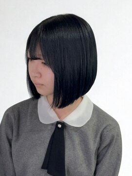 黒髪ストレートボブで清楚なのに洒落感◎