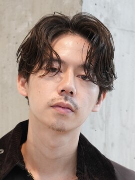 バイフィフス 原宿/表参道(by fifth) 緩め波巻きスパイラルパーマシャドウパーマメンズセンターパート