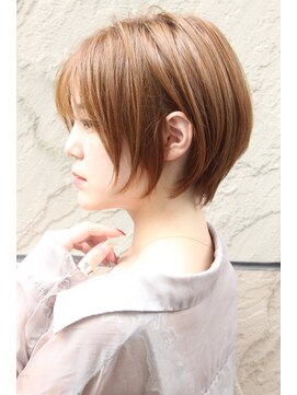 レウナ 外苑前(Reuna) 【30代40代50代】トップふんわり耳かけ小顔ショート