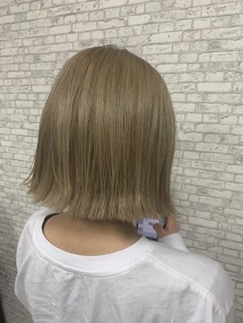 ホワイト(WHITE) [WHITE  RYOTA]ミルクティー＋切りっぱなしボブ