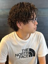 ディスイズバーバーセカンド(THIS IS BARBER 2nd)&nbsp;センターパート　スパイラルパーマ　ミディアムパーマ