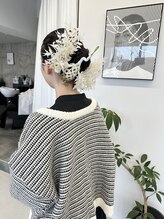 白とグレーの空間に映える“あなた色”のデザイン
