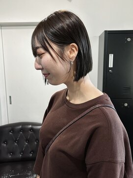 クイン(qin) 前下がりブラウンボブ