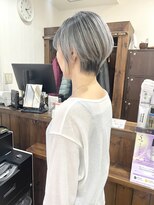 カヌレ 金沢文庫店&nbsp;シルバー×ショートボブ【金沢文庫】