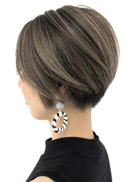 ルートエイチ 市川(Root H) ダブルカラーミルクティーベージュインナーカラーショートボブ