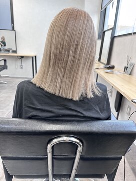 リノバイアクネ(lino by ACNE) モカベージュ/切りっぱなしボブ