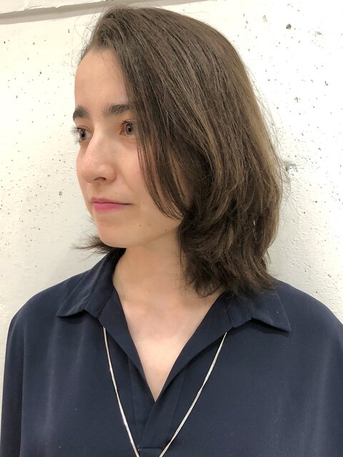 軽やか外はねロブヘアー