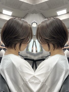 アンビシャス 昭島 【SHOTA】流れる丸みショート×透明感抜群グレージュ