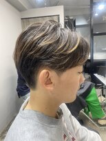 センターパートメンズ　毛流れパーマ