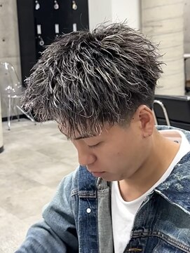 イーラ(era) ホワイトメッシュパーマ/メンズ/刈り上げ/眉毛/ツイスト