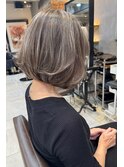 外国人風前下がりレイヤーボブベージュハイライト　n3.3