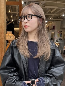 イル(iru) ベージュカラー　ハイトーンカラー　ブリーチカラー