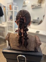 マーリー(marlee)&nbsp;ツイン編み下ろし　ヘアセット 表参道 結婚式 お呼ばれ