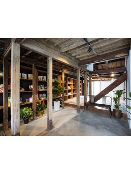 ≪図書館スペースあり☆≫新しい発見・面白い何かが見つかるかも。また行きたくなる美容室。【桐生美容室】